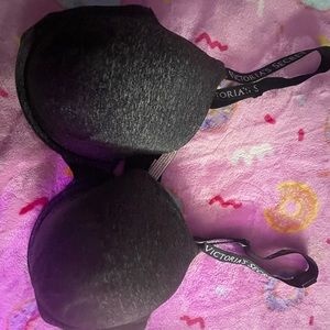 Victoria’s Secret - 38DDD lightly padded bra